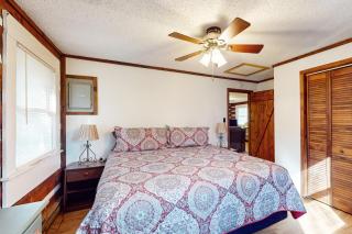 2 Bed 2 Bath Vacation home in Whittier II - Whittier - 2