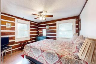 2 Bed 2 Bath Vacation home in Whittier II - Whittier - 1