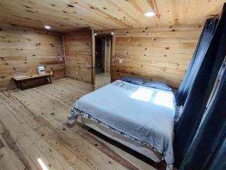 Perfectly Imperfect Cabin - Turtletown - 4