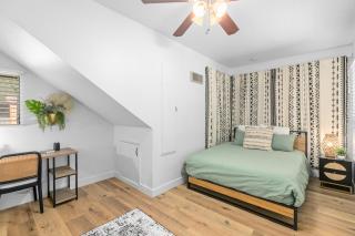 Designer Poolside 1Bed1Bth Retreat - 5