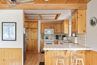 Cozy 3BDR - 1 Minute to the Beach! - Tahoe Vista - 9