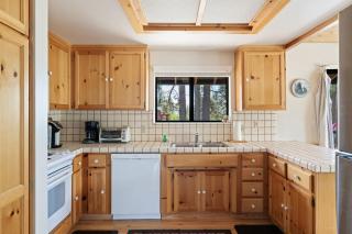 Cozy 3BDR - 1 Minute to the Beach! - Tahoe Vista - 2