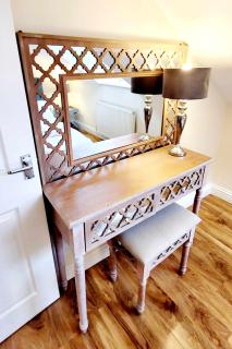 Apartment 5 - two bedroom luxury apartment close to town, mainline rail & theatre stylish and comfortable - 7
