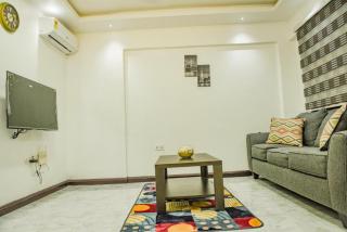 1 Bed Apartment Sleeps 2 -Free Parking - Tv & WiFi - 2