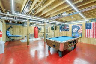 Tranquil Mountain Getaway in Troutdale Game Room! - 8
