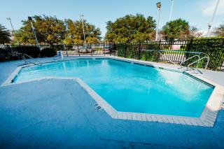 HomeTowne Studios by Red Roof San Antonio - SeaWorld Northwest - San Antonio - 4