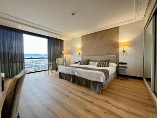 Hotel Bahía - Santander - 0