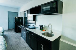 HomeTowne Studios by Red Roof San Antonio - SeaWorld Northwest - 7