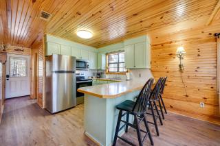 Cabin with Private Hot Tub 2 Mi to Broken Bow Lake! - Broken Bow - 9