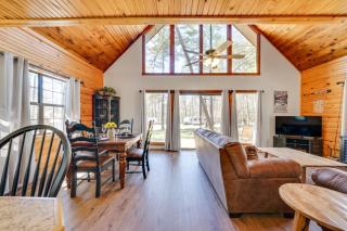 Cabin with Private Hot Tub 2 Mi to Broken Bow Lake! - Broken Bow - 4