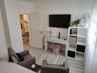 Apartment Zara with garage - 8