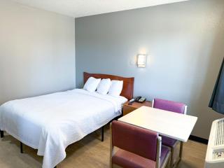 Super 7 Motel - Coralville - 6