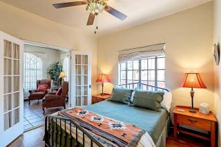 Historic 3BD 2BA Tucson Bungalow, Steps to UofA, Low Summer Rates! - Tucson - 8