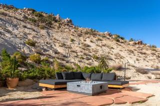 Boulder Surrounded Escape- ANOTHERdeserthouse - Yucca Valley - 6