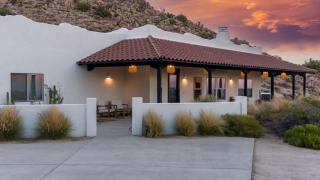 Boulder Surrounded Escape- ANOTHERdeserthouse - Yucca Valley - 0