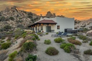 Boulder Surrounded Escape- ANOTHERdeserthouse - Yucca Valley - 6