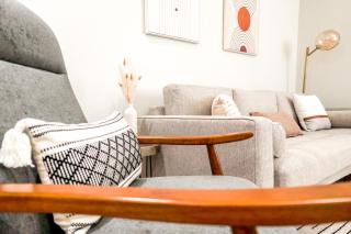 Charming Luxe Family Unit Close to Disneyland and Beaches , Game Room Arcade - EV Friendly - Sleeps 20 - Midway City - 2