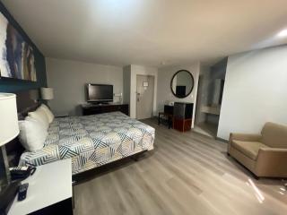 Portside Inn & suites - San Pedro - 1