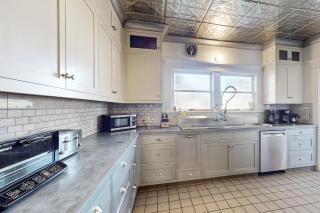 Old Yacht Club Inn - 6