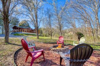 Cuddle Up, 1089 of FREE Attraction tickets for each paid day, Dollywood and More! - Sevierville - 6