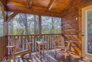 Cuddle Up, 1089 of FREE Attraction tickets for each paid day, Dollywood and More! - Sevierville - 4