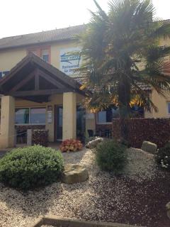 Brit Hotel Les Evens - Saint-Saturnin - 0