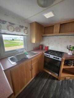Kingfisher OAK 1098 Dees Caravan Lettings - Ingoldmells - 3