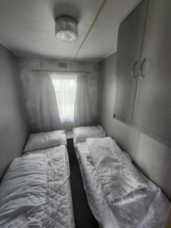 Kingfisher OAK 1098 Dees Caravan Lettings - Ingoldmells - 9