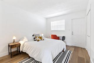 Lovely 2 BR condo with free parking on premises - 2