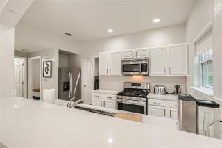 Chic 8BR Retreat Central East Austin for Large Groups - 1