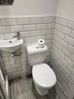 Spacious Double Bedroom - Liverpool - 3