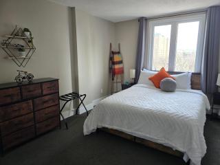 Smart Stylish Downtown Condo- 2 bedrooms - 1