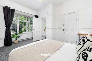 NEW Oakhill House by Truestays - 5 Bedroom House in Stoke-on-Trent - Trent Vale - 4