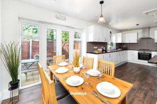 NEW Oakhill House by Truestays - 5 Bedroom House in Stoke-on-Trent - Trent Vale - 8