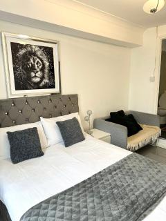 "Bright & Spacious" 3 BR flat by Kings cross, St Pancras station!!!!64 - London - 0