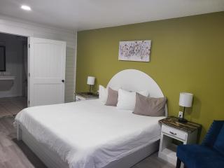 Blue Sky Inn- Complimentary Happy Hour Th-Sun, Veteran owned, Full Breakfast, Best green space, 1 mile from Blue Ridge, Fire Pit - Blue Ridge - 0