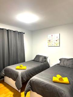 Spacious Downtown 3BR Home, 4bds - Yellowknife - 3