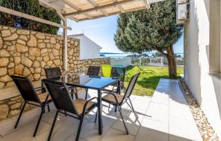 3 Bedroom Beautiful Apartment In Banjol - Banjol - 0