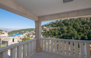 3 Bedroom Beach Front Home In Pucisca - 8