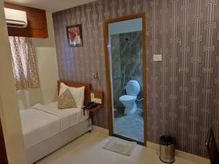 De Castle Inn - Madras - 7