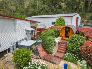 Private luxury in the mountains with running creek - 4