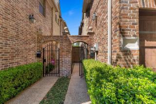 Luxury 4BR Dallas Home Game Room Fire Pit Gym - 1