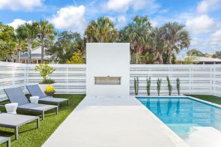 NEW Listing! 4 BR/ 3.5 BA, SLEEPS 10, HEATED SALT WATER POOL - Seagrove Beach - 0