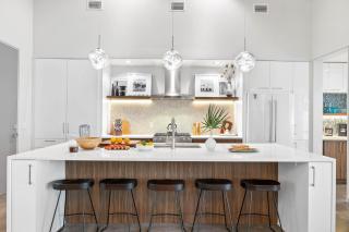 NEW Listing! 4 BR/ 3.5 BA, SLEEPS 10, HEATED SALT WATER POOL - 4