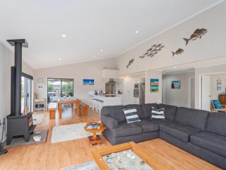 Sun Seekers Lookout - Whitianga Holiday Home - 5