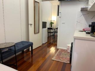 Great value studio + convenient location - Sydney - 8