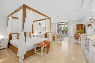 La Petit Unite - Luxe Santai Studio by uHoliday - Casuarina - 0