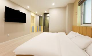 Doan Pool villa & Kids Hotel - Busan - 3
