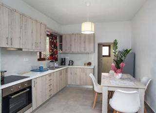 Kalliston City House with a Yard - 2