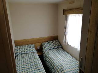 Seal Bay Resort - Pet Friendly 3 Bed 8 birth Family Owned Caravan, Selsey - Selsey - 4